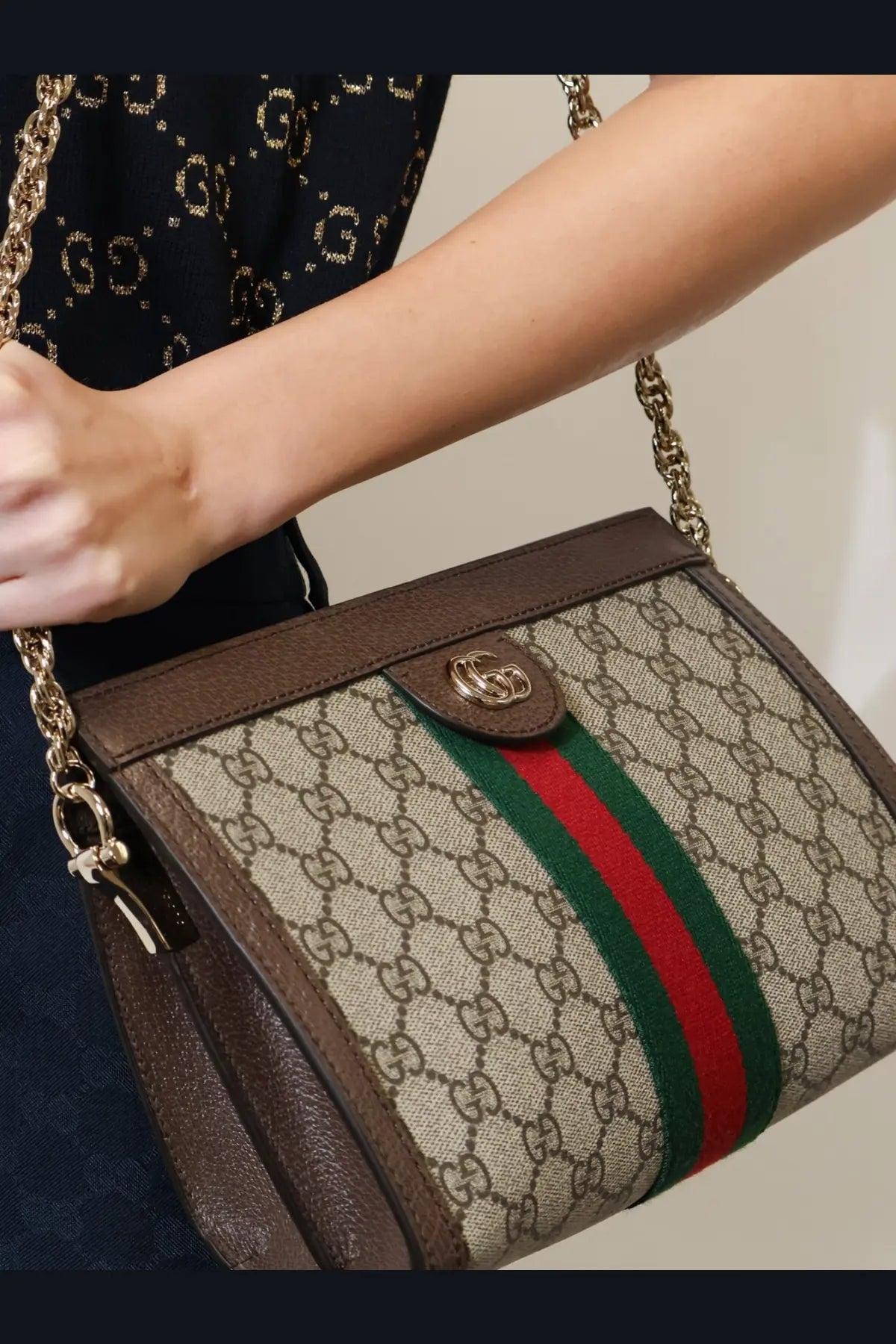 Gucci women’s coated canvas ophidia shoulder bag in beige with brown leather trim and red and green striped band