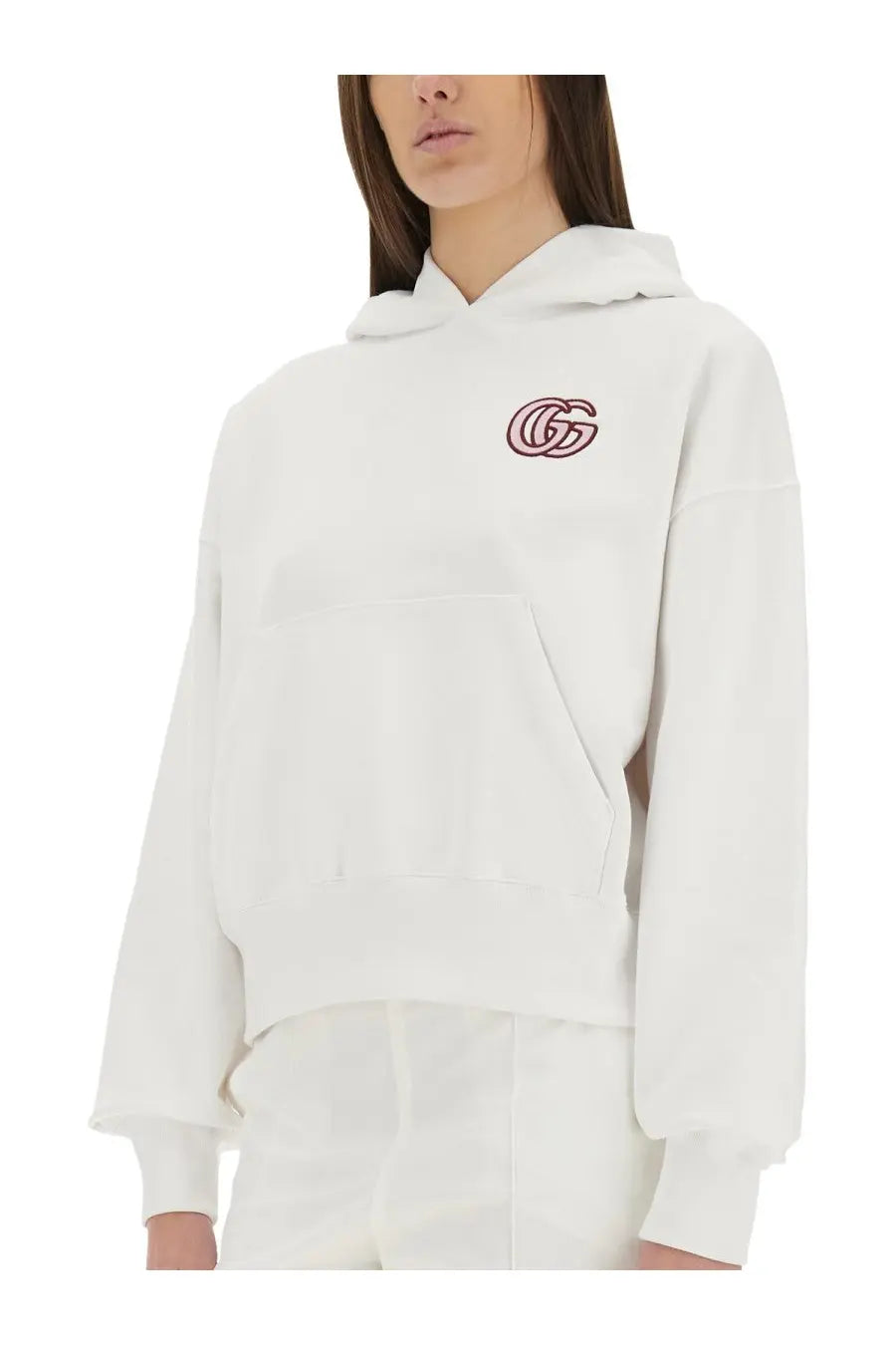White gucci women’s cotton sweatshirt with maroon embroidered logo on the chest feature