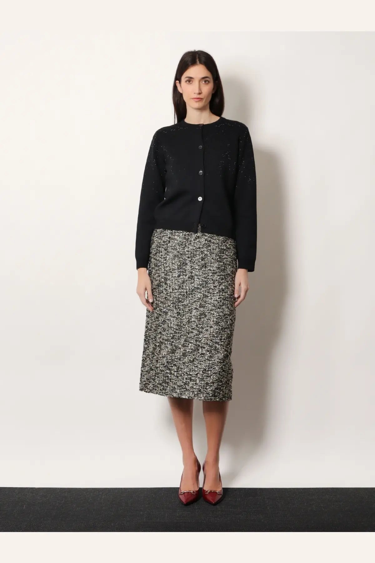 Gucci women’s black midi skirt in laminated bouclé fabric featuring a textured black and gray tweed woven pattern