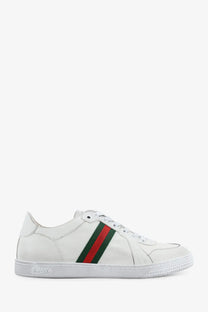 White Gucci women’s stretch leather sneaker with classic leather upper and bold red and green striped detailing on side