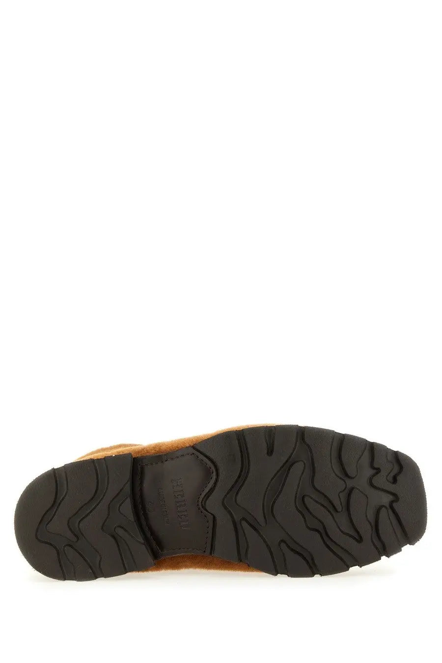 Hereu women’s tan suede boot with black rubber sole and wavy tread pattern shown from the back side