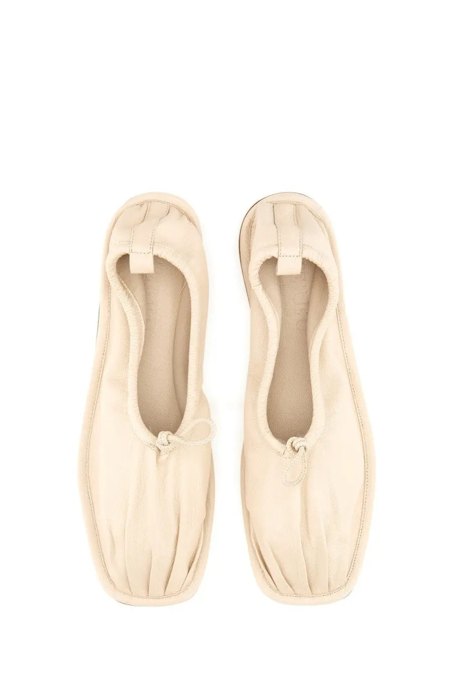 Hereu women’s dancer puntera supplement beige cream leather slip-on loafers with pleated design and rounded toe