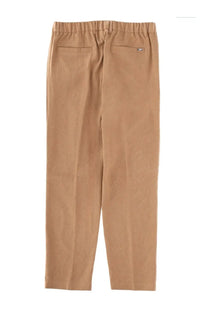 Beige cotton trousers with elastic waistband and two back pockets shown from the back in herno men’s pantalone sartoriale in lino brown
