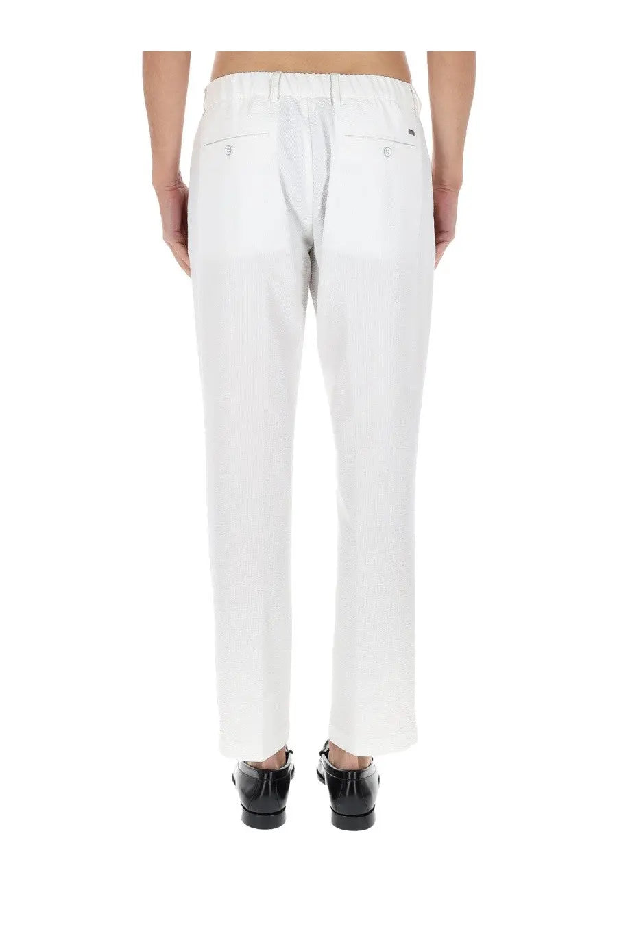 Back view of herno men’s tailored white cotton chino trousers with a relaxed fit and two back pockets