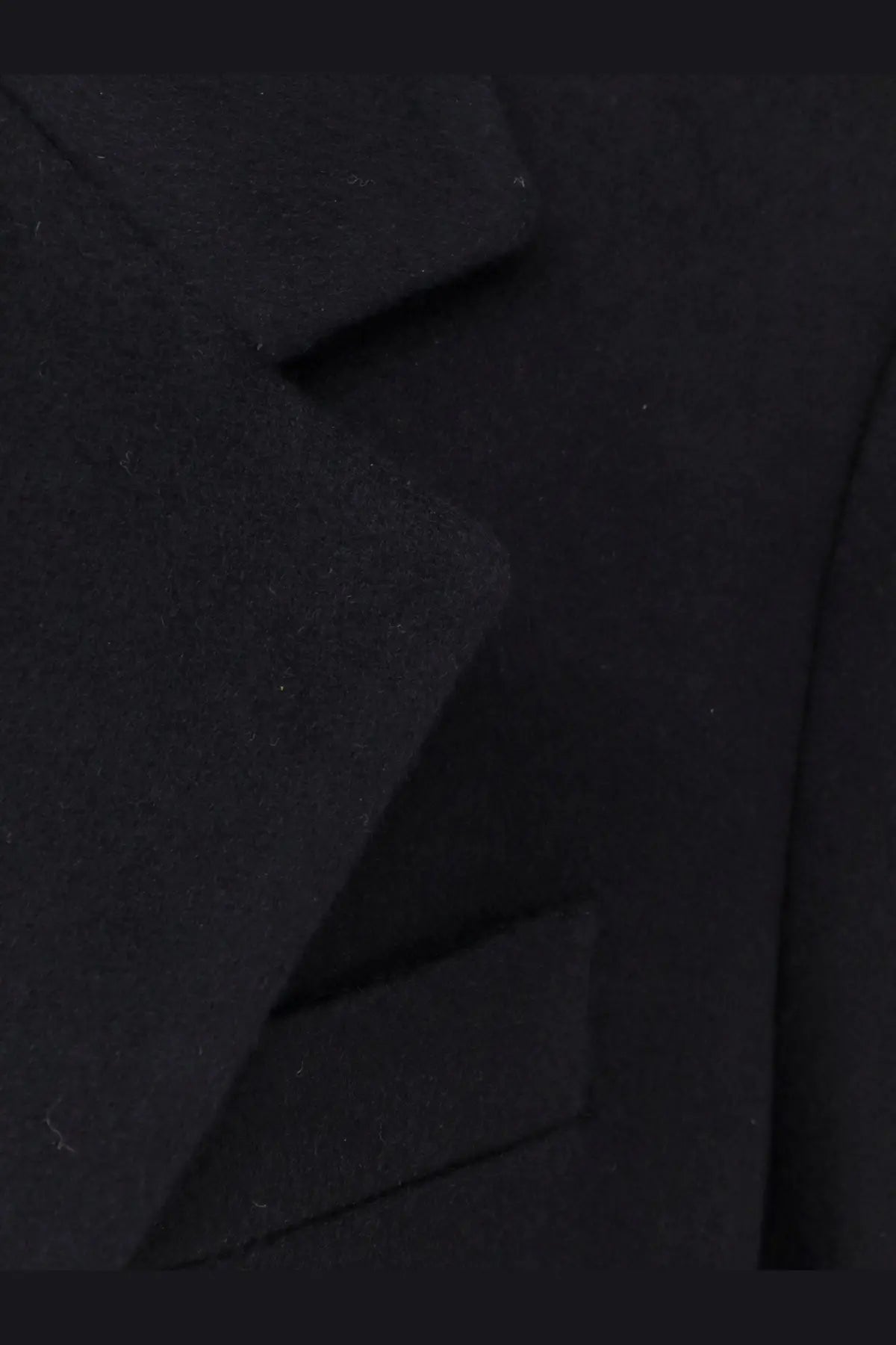 Hevò men’s blue cashmere coat with structured lapels and classic tailored design in black wool
