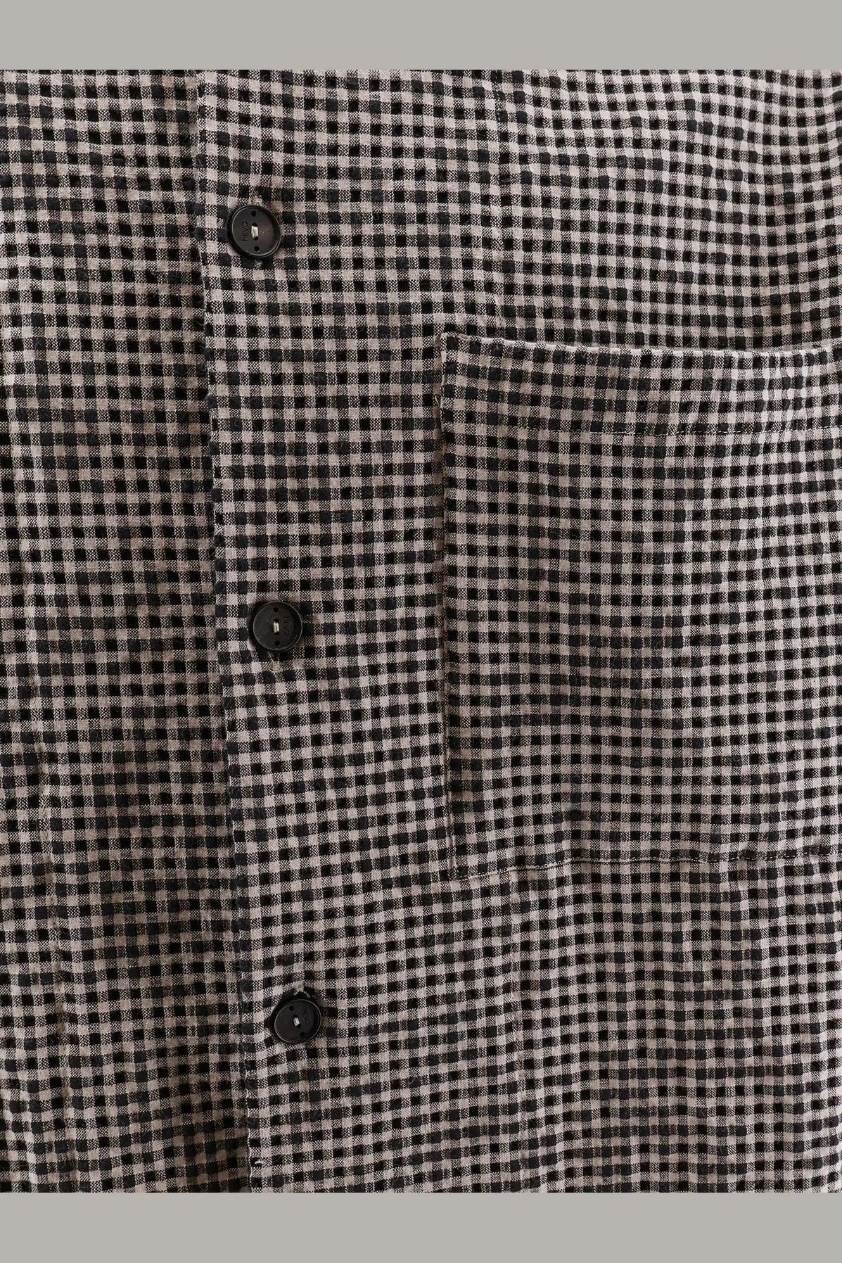 Hevò men’s black cotton blend shirt with black and white gingham check pattern and chest pocket