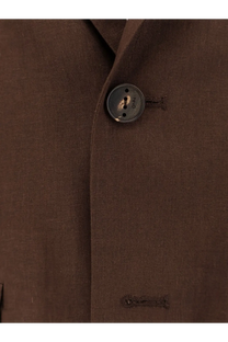 Dark brown matte button with subtle texture and engraved hugo brand on hevò men’s galatina linen viscose suit brown