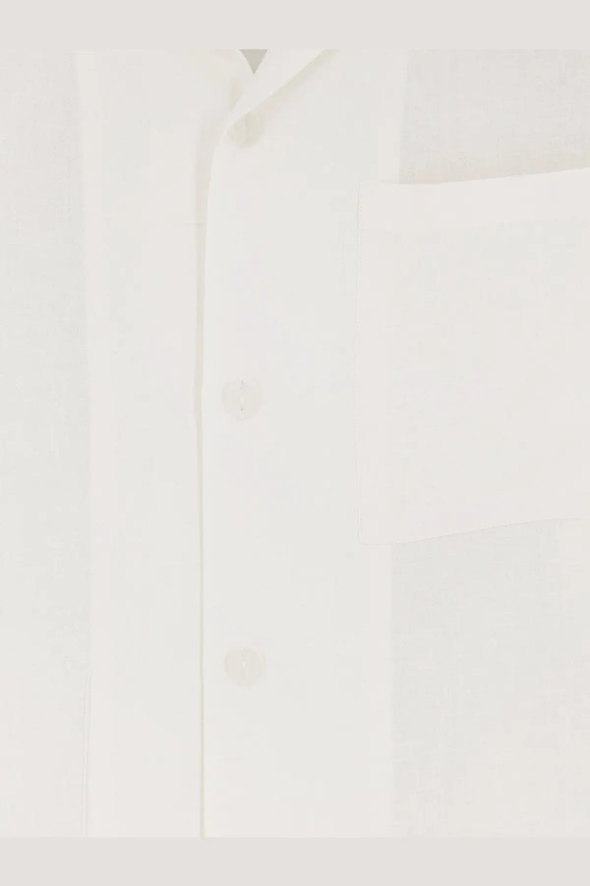 Hevò men’s white button-down shirt with a crisp collar made from linen and viscose blend for breathable comfort