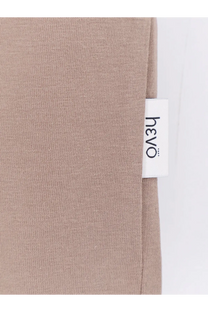 Beige ribbed knit fabric of hevò men’s mulino cotton shirt with white label featuring the hevò brand name