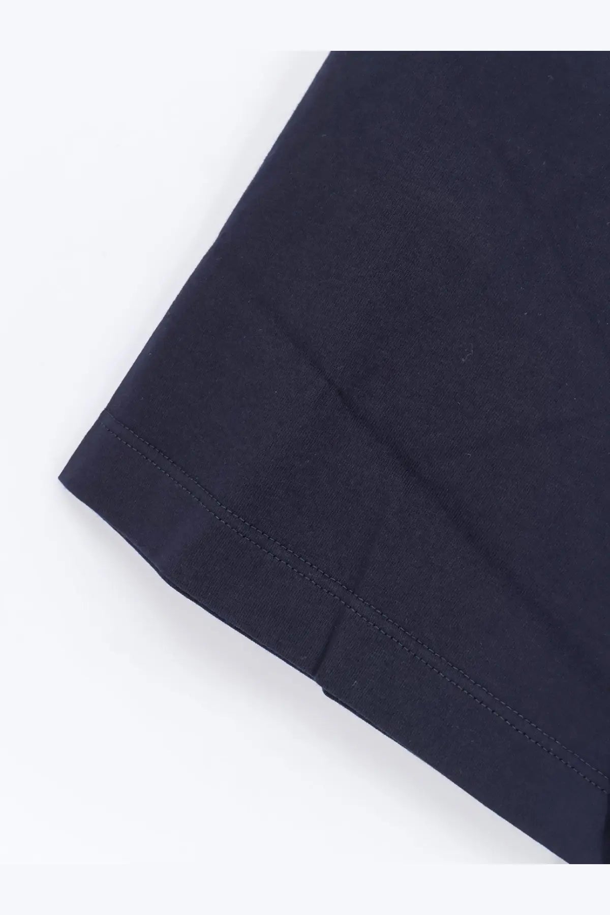 Hevò men’s mulino cotton shirt blue showing dark navy fabric with neat matching thread stitching along the hem