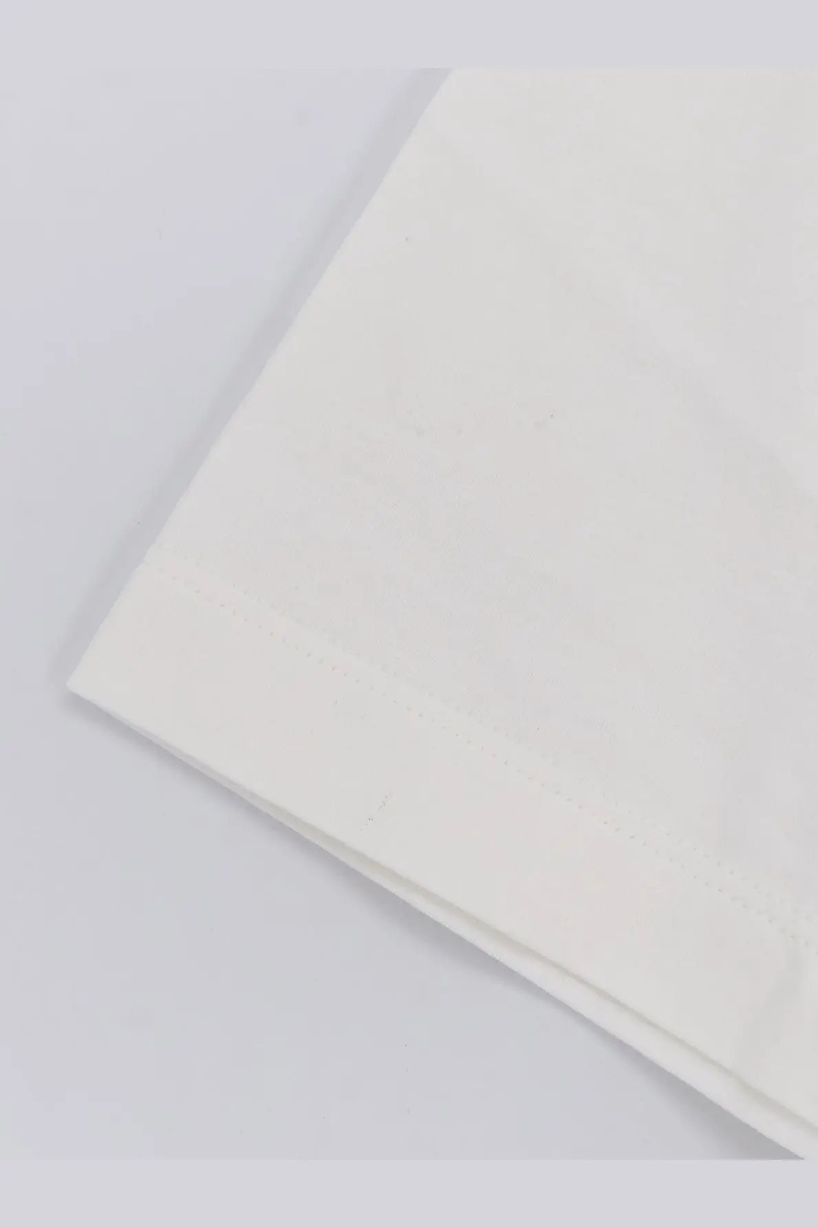A crisp white cotton pillowcase with a neatly folded edge and subtle texture in hevò mens mulino cotton shirt white packaging