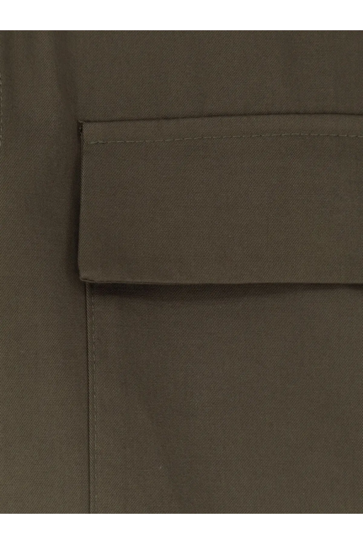 Olive green canvas pocket with flap closure and neat stitching on hevò mens specchiolla cotton shirt beige