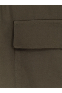 Olive green canvas pocket with neat stitching and flap closure on hevò men’s specchiolla cotton shirt beige