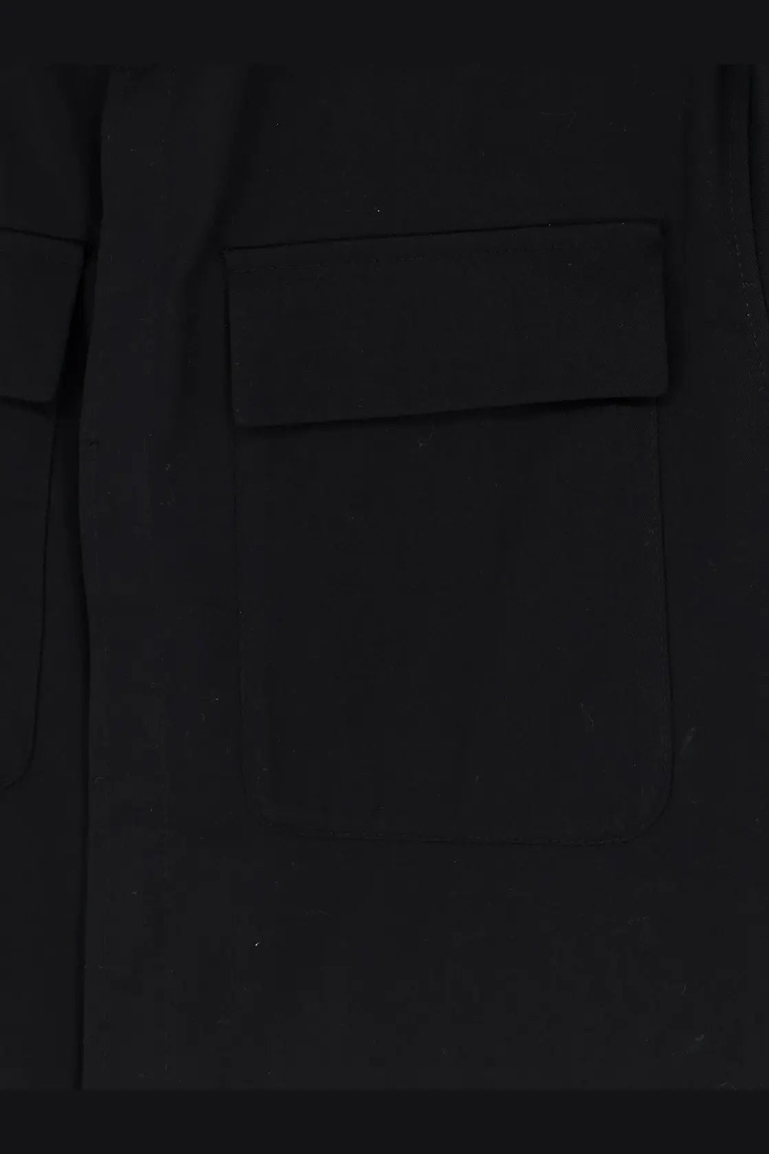 Hevò men’s specchiolla black cotton shirt pocket with flap closure detail