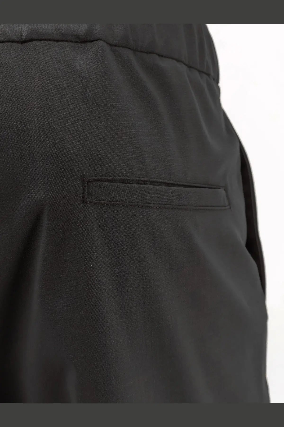 Hevò men’s torre chianca wool blend trousers black with sleek fabric, subtle sheen, and side rectangular pocket