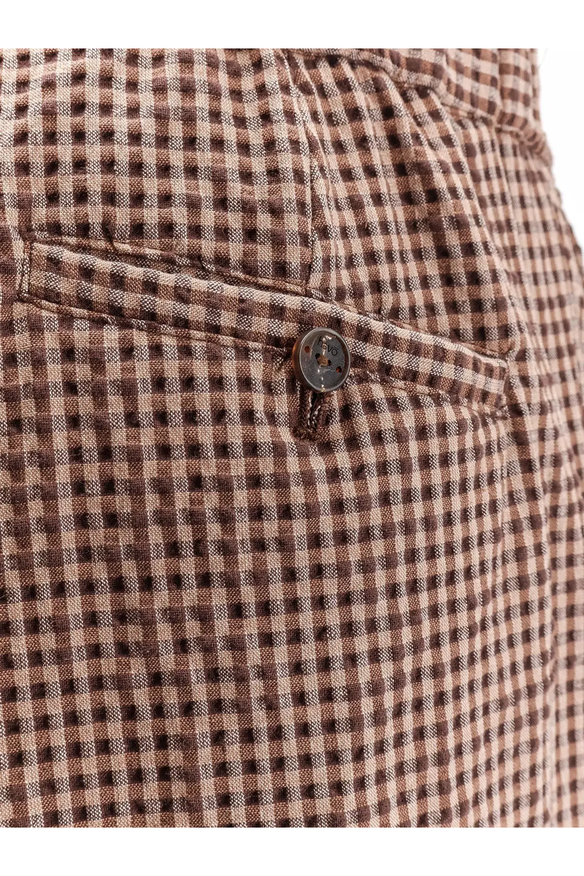 Hevò men’s Torre Lapillo beige checkered chino shorts with brown and beige pattern and dark brown button closure