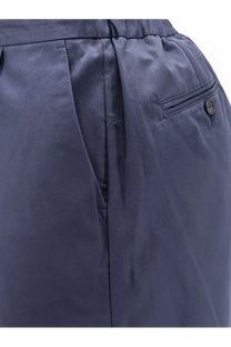 Hevò men’s torre lapillo cotton shorts beige shown with dark blue pleated trousers featuring a buttoned side pocket