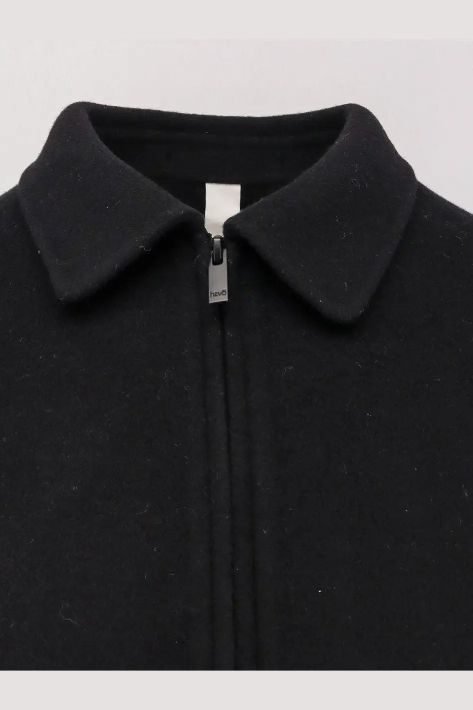 Hevò men’s verdemare black wool coat with classic collar and silver zipper pull front view
