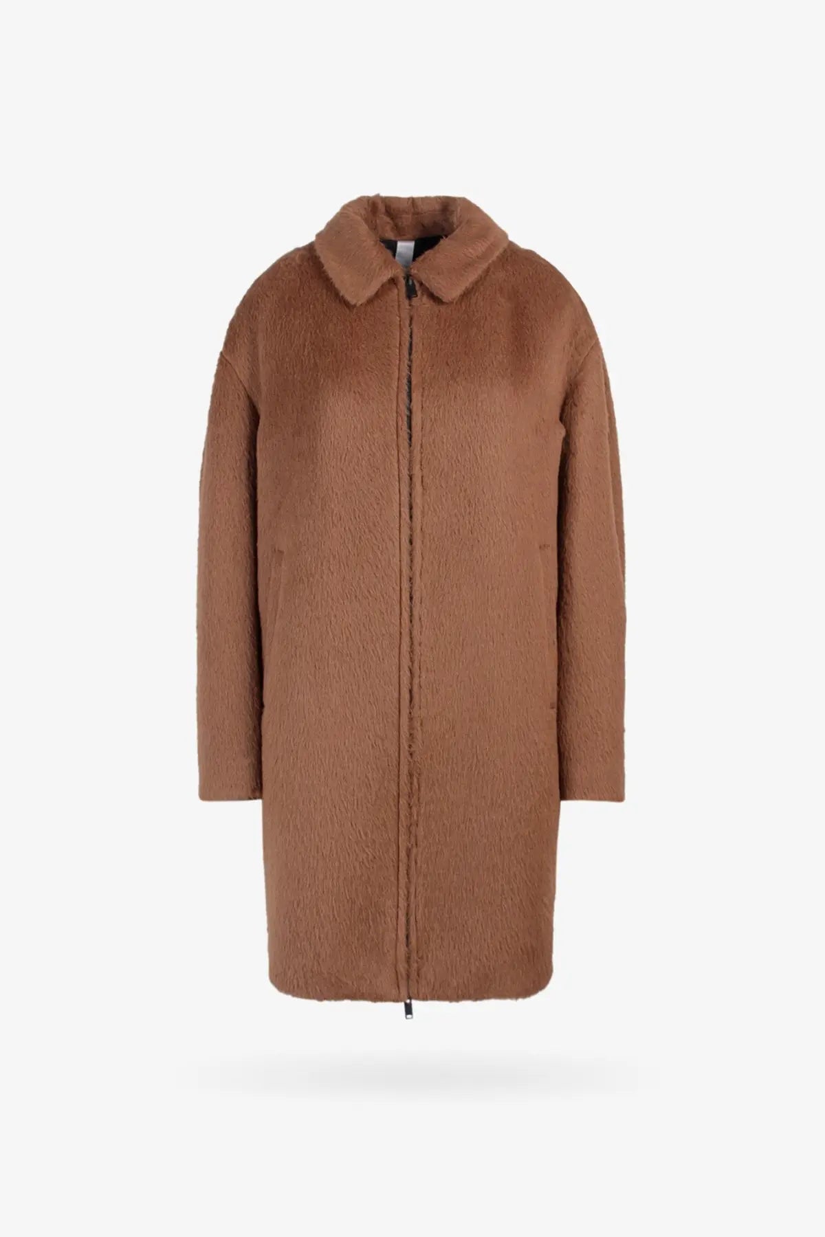 A cozy camel-colored faux fur coat with classic collar and full-length zipper from Hevò Women’s alpaca and virgin wool brown collection