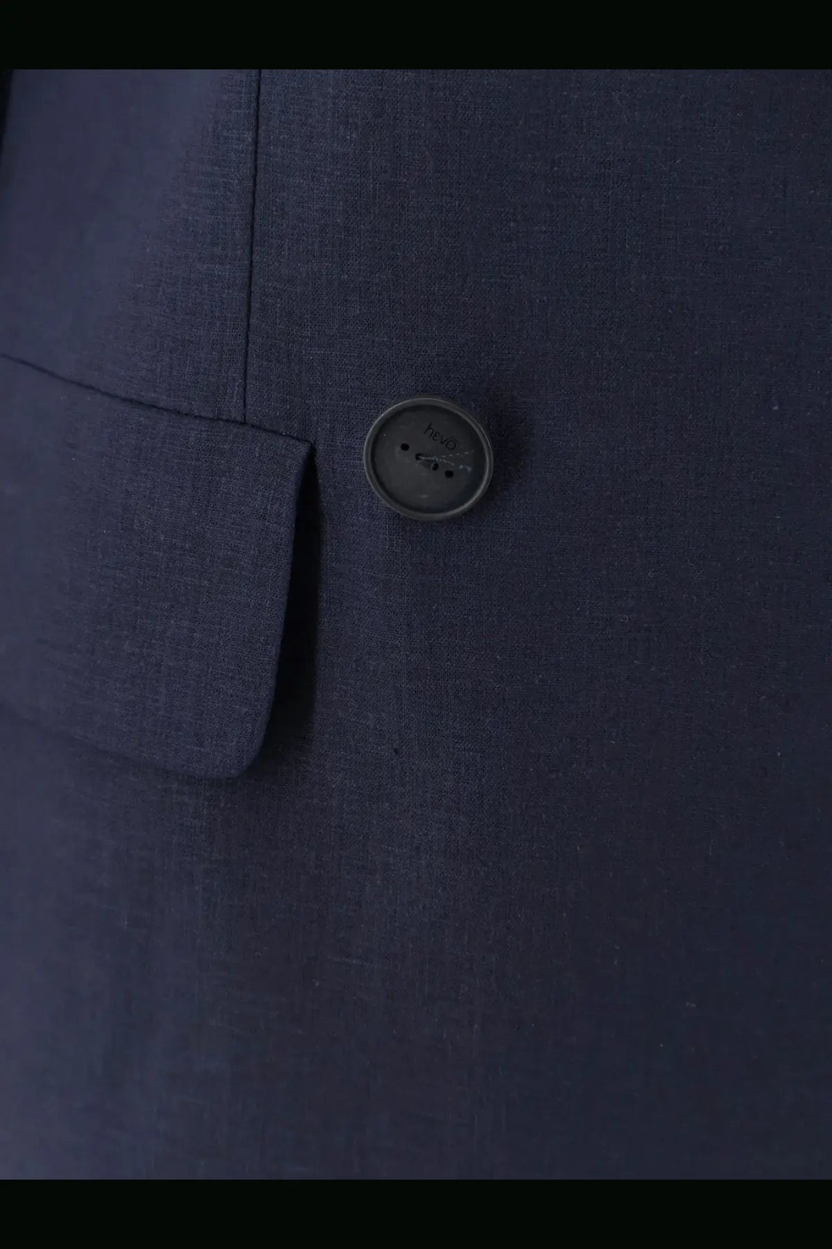 Dark blue linen and viscose suit jacket button with subtle metallic finish and embossed hevò logo for women