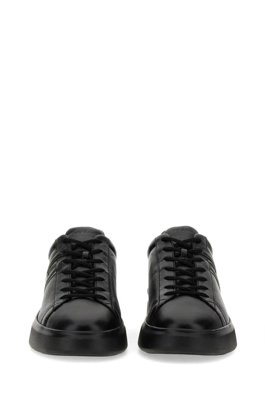 Hogan men’s sneaker H580 black low-top leather sneaker with a sleek glossy finish and subtle stitched detailing