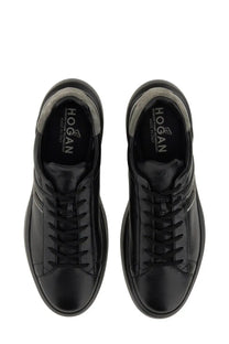 Hogan men’s sneaker H580 black leather with sleek minimalist design and subtle gray heel accents shown from the back