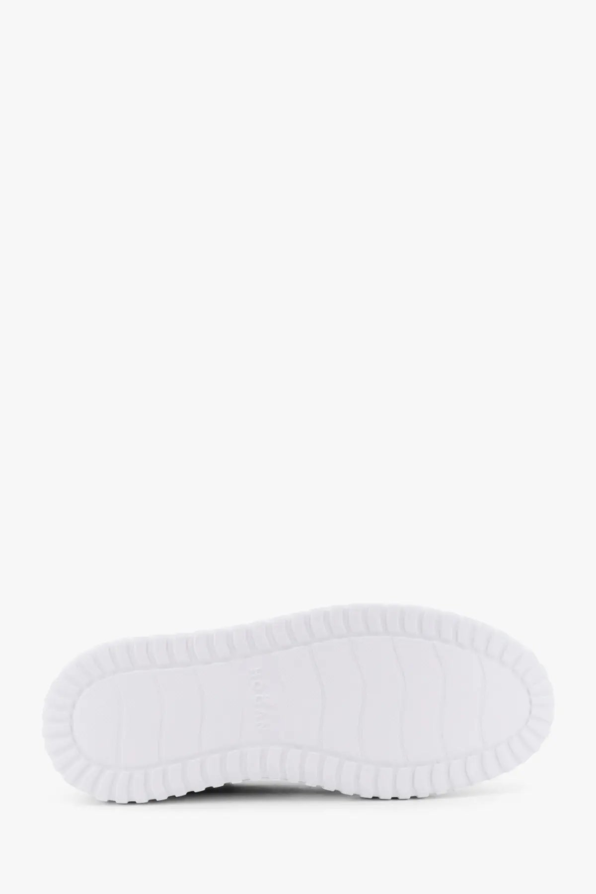 White rubber sole with ridged pattern and subtle embossed branding on hogan men’s stripes leather sneakers blue