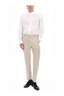 Hugo Boss men’s camicia in lino white is a crisp white linen button-down shirt with mandarin collar and long sleeves