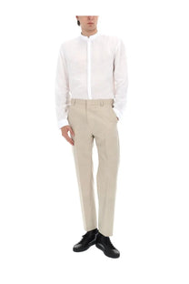 A hugo boss men’s pantalone teagan231x beige paired with a crisp white mandarin collar button-down shirt with long sleeves