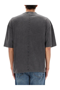 Hugo Boss men’s dark gray oversized short-sleeved t-shirt with relaxed fit and vertical seam on the back side
