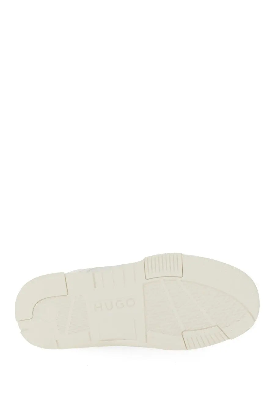 Off-white rubber sole with minimalist design and hugo brand name embossed on hugo boss men’s yarrow sneaker white
