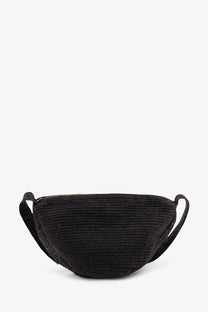 Ibeliv men’s raffia clip crossbody bag in black woven straw with a sleek minimalist design