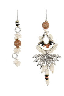Isabel Marant women’s orecchini lyna asimmetrici multicolor elegant asymmetrical dangle earrings with white and brown beads and silver metalwork