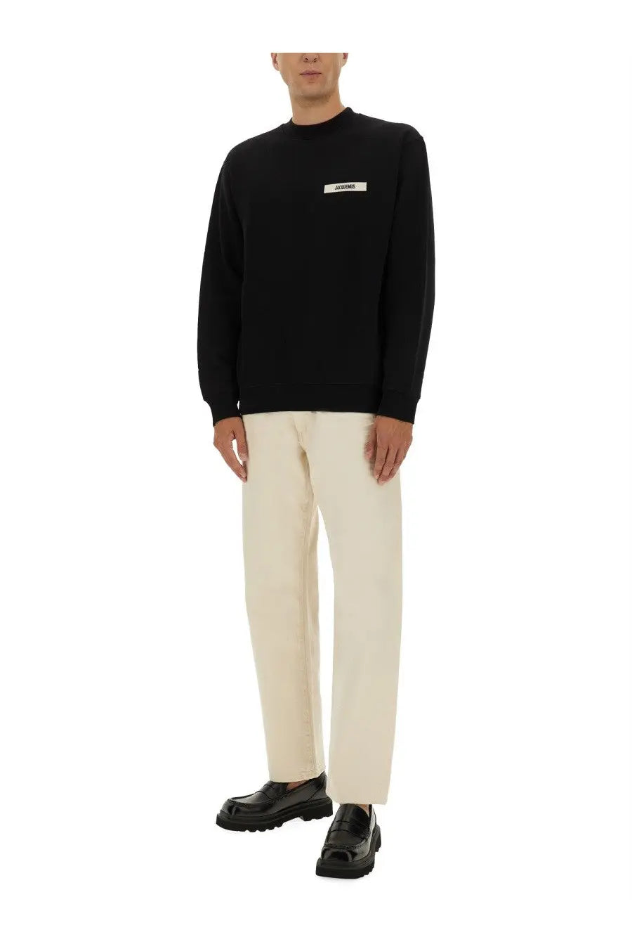 Black jacquemus men’s grosgrain sweatshirt with long sleeves crewneck and white rectangular logo patch on chest