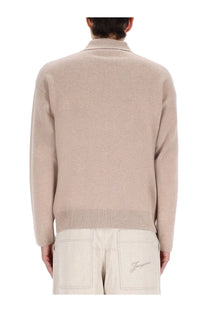 Jacquemus men’s beige knit sweater with collar and ribbed cuffs made from soft jersey material