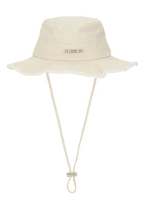 Cream-colored canvas bucket hat with frayed brim and adjustable drawstring from Jacquemus unisex cappello artichaut white collection