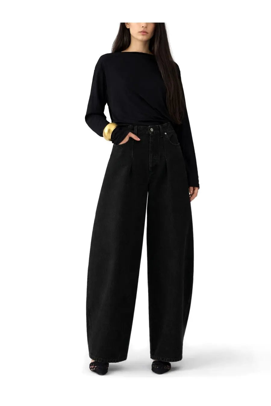 Black wide-leg high waist pleated denim trousers for women by Jacquemus Ovalo in a sleek casual design