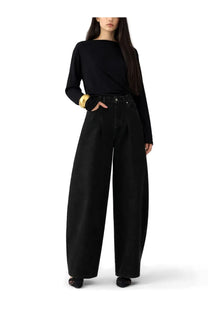 Black wide-leg high waist pleated denim trousers for women by Jacquemus Ovalo in a sleek casual design