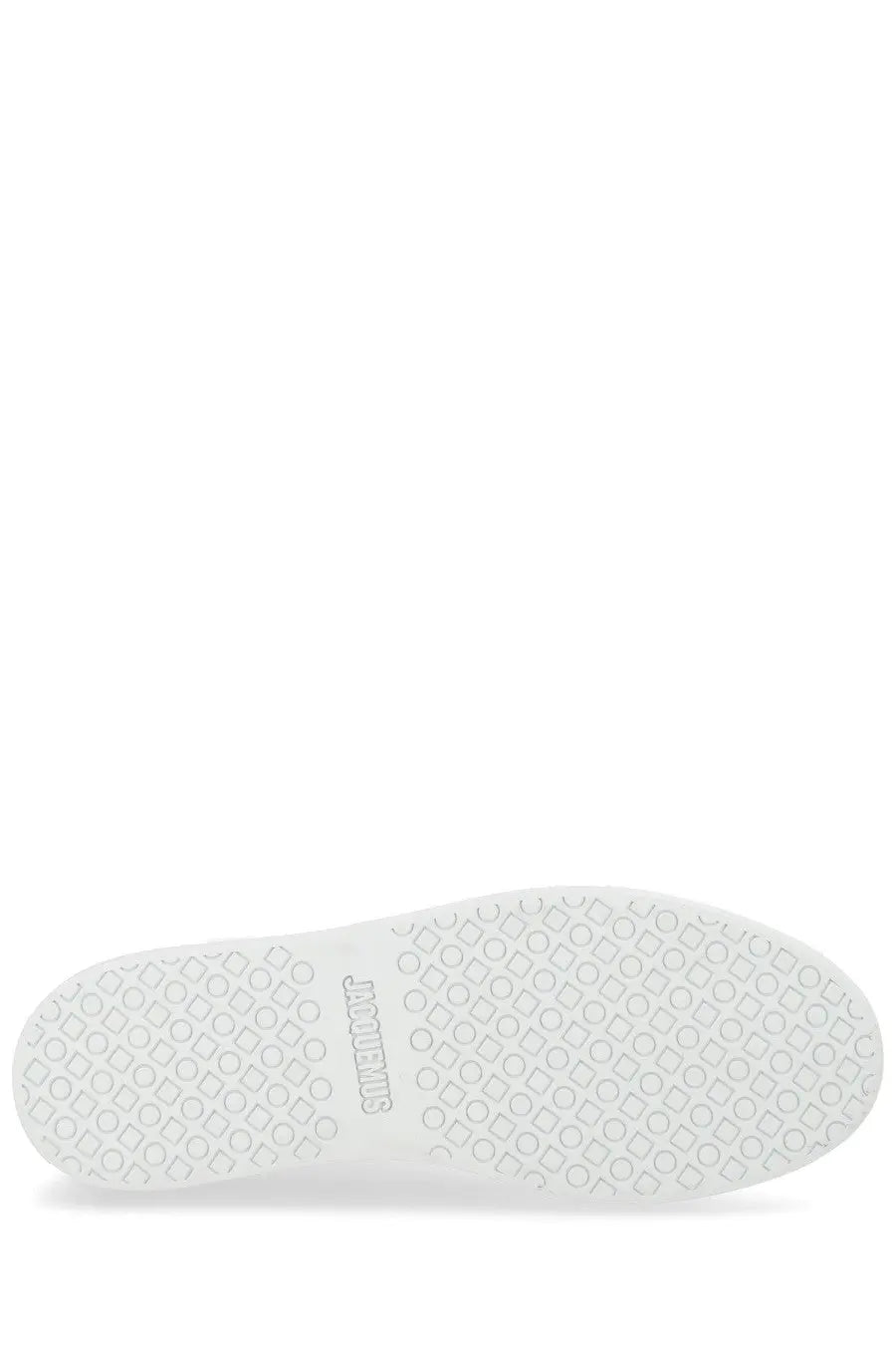 White rubber sole with raised diamond grips and jacquemus brand name on jacquemus women’s sneaker é é white