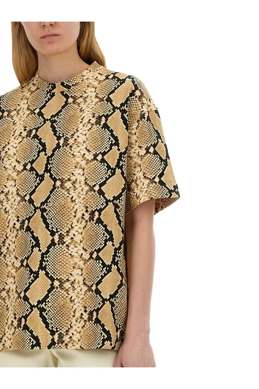 A beige and black snakeskin-patterned short-sleeved relaxed fit t-shirt from jil sander women’s shirt pattern