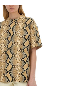 A beige and black snakeskin-patterned short-sleeved relaxed fit t-shirt from jil sander women’s shirt pattern