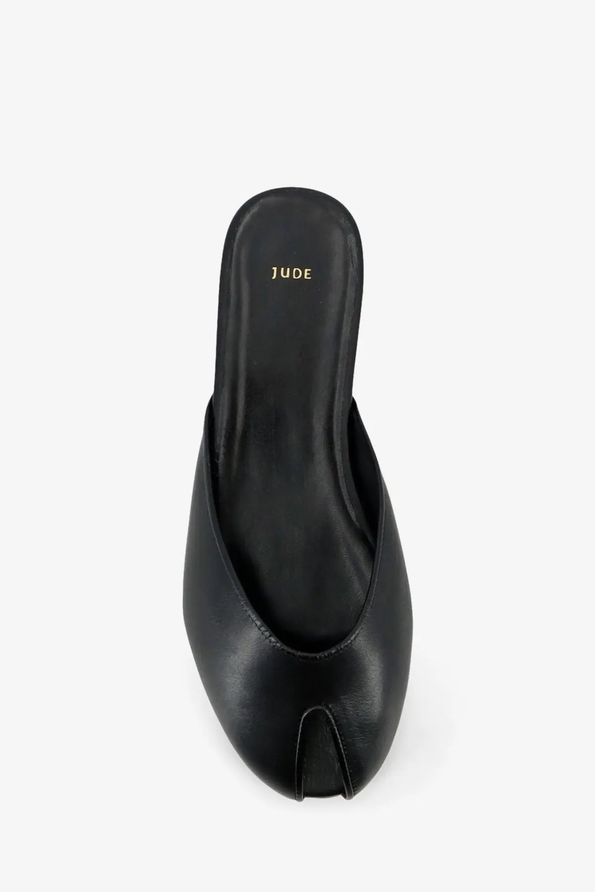 Black leather jude women’s date flat sandal with sleek minimalist design and distinctive toe split