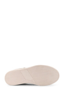 Cream-colored rubber sole with subtle wavy texture on kiton men’s beige suede sneakers back view
