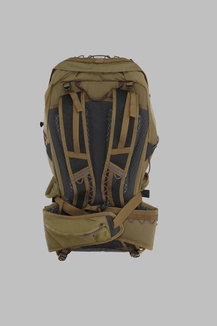 Klättermusen men’s zaino gilling 26l tactical backpack in tan with reinforced straps and padded back panel shown from back