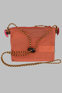 KläTtermusen women’s borsa algir medium orange nylon crossbody bag with yellow and black braided strap and pink clips