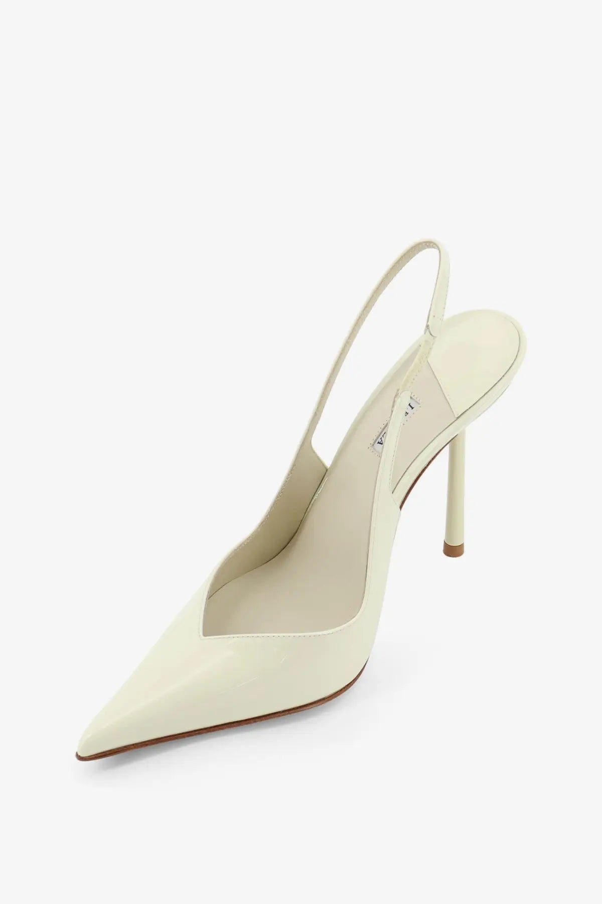 Le silla women’s chanel vivienne patent leather écolleté mojito cream-colored slingback pump with slender heel