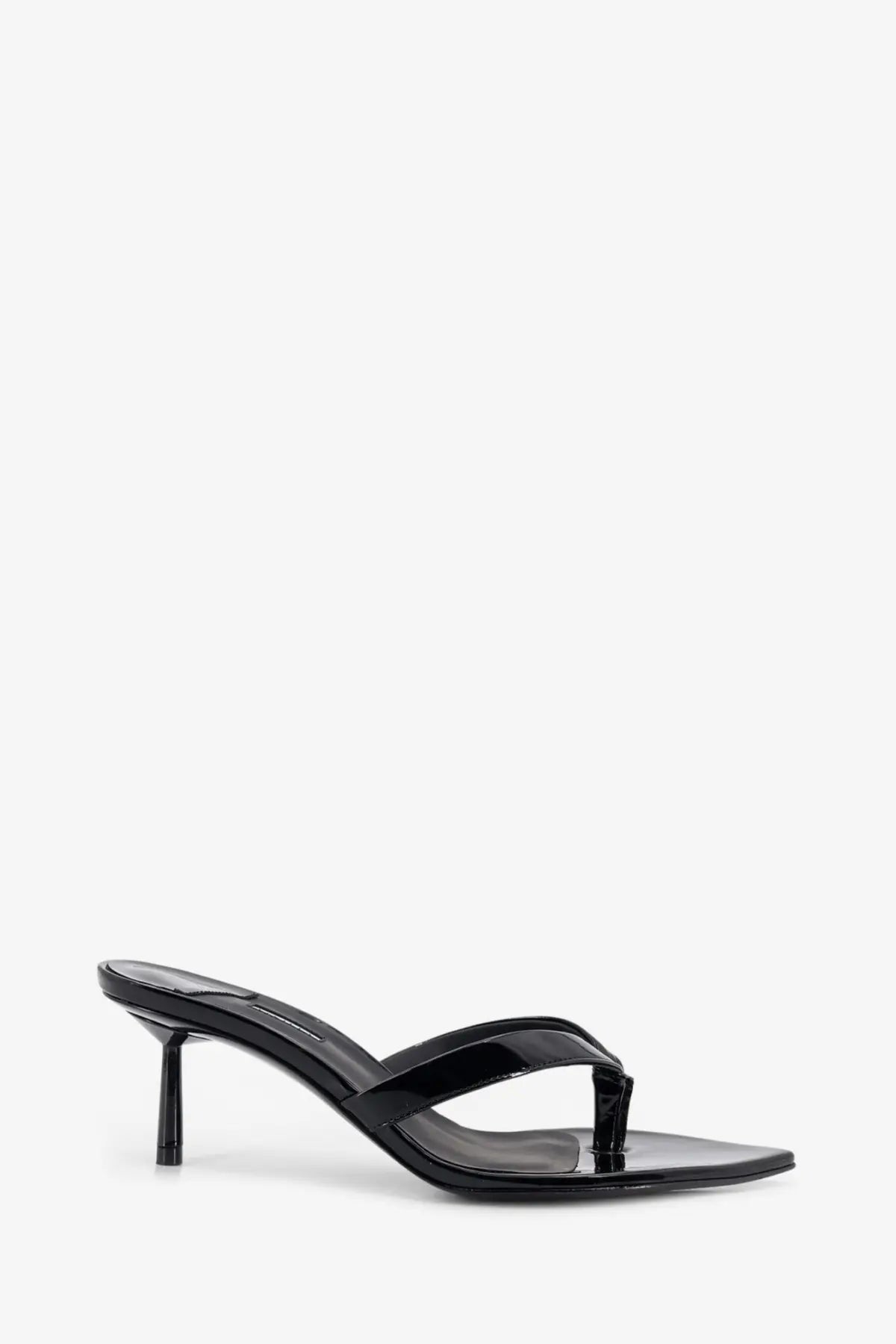 Le silla women’s gisele black patent leather thong sandal with sleek minimalist design and slender heel
