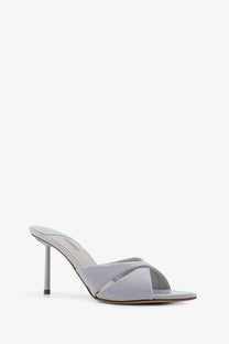 Le silla women’s shirley patent leather sandal in light gray with slender stiletto heel and open-toe design