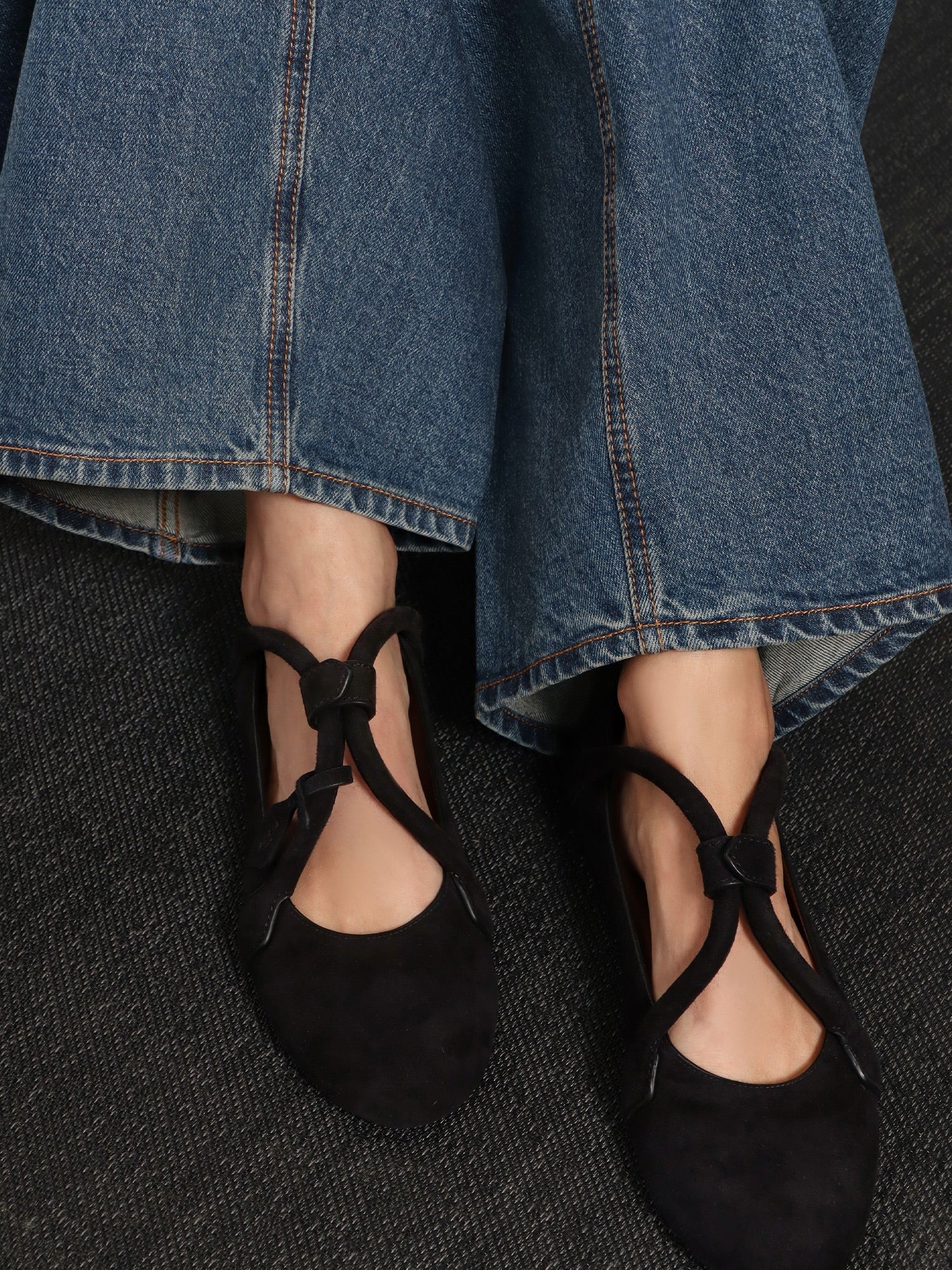 ALAÏA Women's Le Teckel Suede Ballet Flats Black