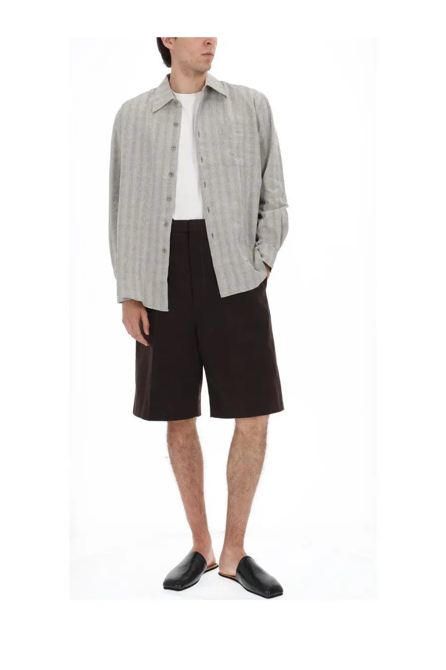 Our Legacy men’s camicia button-up shirt in light gray subtly striped cotone misto lino with a relaxed fit
